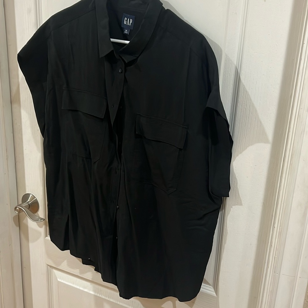 Gap women’s black cap sleeved blouse size XL